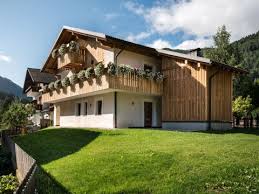 L'appartamento è composto da cucina/soggiorno molto ampio e luminoso, due camere da letto (una matrimoniale e una con 2 letti a castello) e un bagno. Appartamenti Plan De Corones Kronplatz Da 2 A 6 Persone Chalet Dolomit A Mantana Val Pusteria