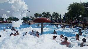 Frumusețea luxuriantă și splendoarea unui tărâm de vis din sudul pacificului sunt surprinse în romanul lui henry de vere stacpoole, din 1903. PiscinÄ Complex De Agrement Laguna Albastra