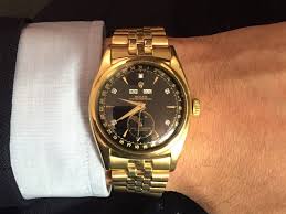 A Closer Look At The Rolex Cellini Moonphase Questo segnatempo prezioso venduto dalla casa d'aste svizzera phillips bacs, ha trovato un acquirente alla. rolex cellini moonphase
