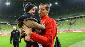 Euro 2020'de i̇spanya ile oynadıkları maç öncesi ağzında sigara ve elinde sigara paketiyle görüntülenen polonya kalecisi wojciech szczesny gündem yaratmıştı. Luczenko I Szczesny Spodziewaja Sie Dziecka Polsat Sport