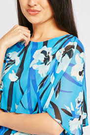 A simple pattern in the floral print blouse designs is widely selected for regular wear by the ladies. Large Floral Print Blouse Blue Multi Just 7