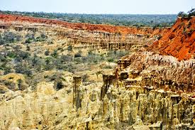 It has large reserves of oil and diamonds, hydroelectric potential, and rich agricultural land. Miradouro Da Lua Die Bizarre Mondlandschaft Am Atlantik Afrika Reisen