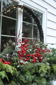 Blumenkasten Weihnachtlich Dekorieren Fenster Ilex Beeren Tannenzweige Fensterbank Dekorieren Weihnachten Weihnachtlich Dekorieren Hauseingang Weihnachtlich Dekorierte Fenster