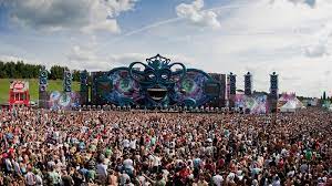 People of tomorrow, children of all ages, thank you, for gathering here from all corners of the earth. Welcome Festival Tomorrowland
