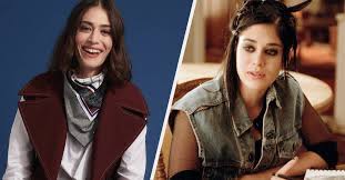 Mean girls is an american teen comedy film directed by mark waters, written by tina fey, and released in april 2004. Janis Ian From Mean Girls Was A Villain Lizzy Caplan Says