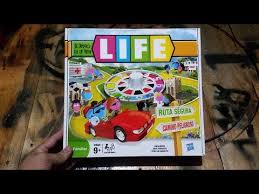 The game of life es un divertido y trepidante juego en familia, en el que los jugadores podrán tomar decisiones sobre su propia vida a medida que van avanzando en el juego ¡y verás las vueltas que da la vida! Juego De Mesa Juego De La Vida Life Hasbro 3013 Mercado Libre