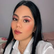 Alejandra Roque's Instagram, Twitter & Facebook