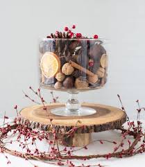 1001 Idees Pour Faire Une Creation Avec Des Pommes De Pins Decoration Table De Noel Centre De Table Noel Table De Noel