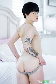 ▷ Decay Raee in Two Trainers for One Tomboy (Photo 1) | Team Skeet