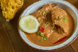 Menya kisha kata kitunguu maji, karoti, na pilipili hoho. Tanzanian Chicken Stew Mchuzi Wa Samaki Stock Photo Image Of Pepper Meal 170361958