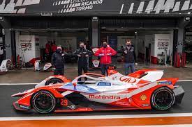 By having the battery flat, you can distribute weight in such a way that during acceleration the four tyres have exactly the same load and therefore accelerate at maximum performance. Mahindra Racing Becomes First Manufacturer To Commit To Gen3 Era Of Abb Fia Formula E World Championship Federation Internationale De L Automobile