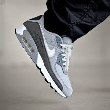 Le pantalon nike sportswear air possède des couleurs bloquantes audacieuses et un ajustement resserré pour un style sportif et moderne. Nike Air Max 90 Sneakers Fr