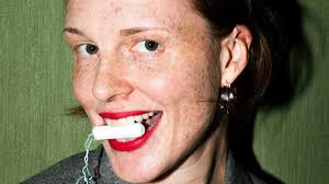 Rote Herzen an öffentlichen Toiletten in Hamburg: Das steckt dahinter