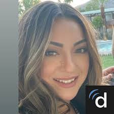 Kari Roe's Instagram, Twitter & Facebook