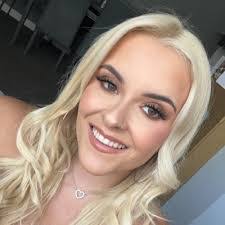 Aimee Howes's Instagram, Twitter & Facebook