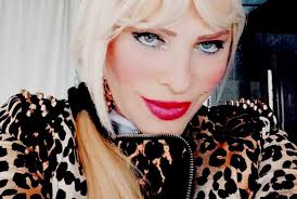 Cicciolina nem vehet részt testvére temetésén