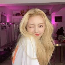 Résultat de recherche d'images pour "itzy yuna"