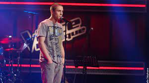 The performance may give some clues to the staging of this years belgian entry which is hoping to qualify. The Voice Family L Incroyable Histoire De Loic Nottet