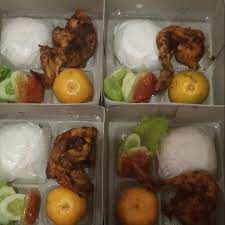 Ayam seafood daging sayuran nasi mie telur tahu tempe. Paket Nasi Kotak Ayam Bakar Nasi Box Ayam Bakar Untuk Semua Acara Anda Shopee Indonesia