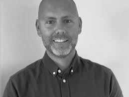 Går fra reiselivs- til gulvbransjen