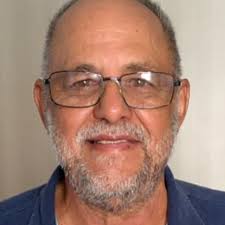 LUIS FERNANDO VERÍSSIMO A família Brasil está de luto! Choramos nós, As  Cobras, o sagaz Ed Mort, a ravissante Dora Avante, o radical Analista de  Bagé e Dudu, o alarmista. Imagino seu