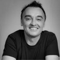 100+ perfiles de «Vic Caballero»