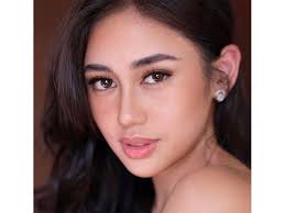 Elle Villanueva celebrates her birthday at the beach with BF Derrick  Monasterio