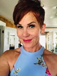 Siobhan is the #RedheadoftheWeek! "People remember meeting a redhead –– it  leaves a lasting impression. Having red hair is a superpower." Submit your  gorgeous photo her: https://howtobearedhead.com/be-the-redhead-of-the-week/