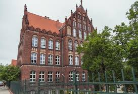 Zdecydowanie jest to jedno z najczęściej zadawanych pytań w ósmych klas szkół podstawowych, a także tegoroczni maturzyści, czyli uczniowie liceum i technikum. Viii Liceum W Gdansku Szkola Dla Wszystkich Z Niezwykla Historia Ma Juz 70 Lat