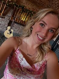 ERIKA (@erikaignatamusic) • Instagram photos and videos