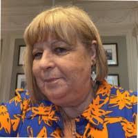 Lynn Hoyle's Instagram, Twitter & Facebook