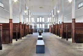© leveres av ntb noen av landets mest kjente kunstverk skal i vår og sommer stilles ut i dronning sonja kunststall, i samarbeid med nasjonalmuseet. The Queen Sonja Art Stable Buildings Monuments Oslo Norway