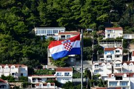 Kroatia kroatian lippu lippu muodostuu kolmesta, vriltn punaisesta, valkoisesta ja sinisest. Trikolori Wikiwand
