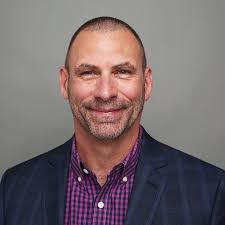 Robert Hoyt's Instagram, Twitter & Facebook