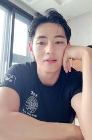 Company Commander Trainee Lee Dongmin, better known as Cha Eun-woo, stood  tall at his Basic Military Training graduation. He was entrusted with the  role of Company Commander Trainee, a temporary yet highly