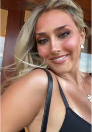 eva casey (@evaccasey)