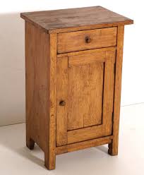 Gruppo como' e 2 comodini in legno massiccio noce scuro arte povera mod napoletano. Antico Comodino Arte Povera Tirolese 800 Man53 2 Guido Catalano