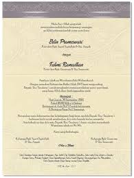 Undangan pernikahan diawali oleh salah satu kutipan dari injil yaitu mathius 19:6 yang disusul dengan ucapan rasa undangan pernikahan berbahasa inggris biasanya lebih sederhana karena langsung mencantumkan siapa yang punya hajat, tempat, dan tanggal. Detail Gambar Format Undangan Pernikahan