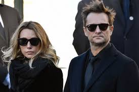 Sommaire 1 biographie 1.1 famille et jeunesse 1.2 vie avec johnny hallyday 1.2.1 rencontre et mariage 1.2.2 vie familiale 1.2.3. Johnny Hallyday Avait Fait Des Donations A Ses Enfants Laura Et David La Presse