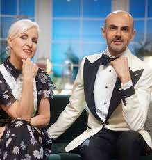 Stile, finezza e bellezza sono le parole che descrivono la 'algida' esperta di stile che ha raggiunto il successo televisivo grazie a ''ma come ti vesti?', programma di successo in onda su real time che conduceva insieme allo stilista. Aforismi Carla Gozzi Mai Visto Il Marito Sul Web Facebook