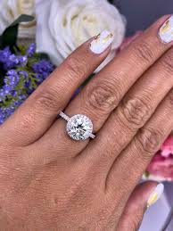The average price of a 0.50 carat diamond is $1,500, and the largest melee diamonds are less than half of this weight. 1 5 Carat Diamond