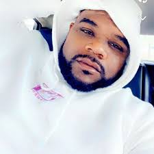 Joni Walls's Instagram, Twitter & Facebook