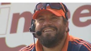 In het najaar van 2010 bereikten zowel caldas, de knhb en hc bloemendaal overeenstemming over de benoeming van caldas als bondscoach van de nederlandse vrouwen. Hockey Bondscoach Max Caldas We Zullen De Norm Worden Omroep West