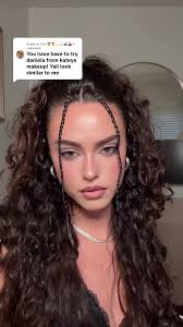 Dantel Dudak Akımı Daniela