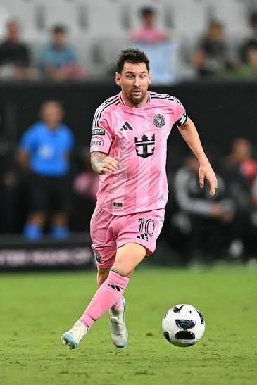 🇦🇷 Lionel Messi returns to club duty in style following the World Cup,  registering two goals and an assist in Inter Miami's 4-2 Leagues Cup victory  over San Luis.