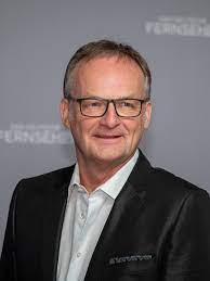 Mit seiner ersten ehefrau angela maas, ebenfalls eine moderatorin, war er bis 2007 verheiratet und bekam einen sohn und eine tochter.ehefrau nummer zwei, anne . Frank Plasberg Wikipedia