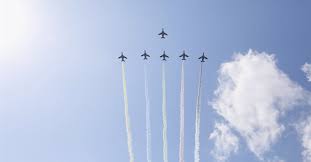 Jun 24, 2021 · ブルーインパルスは航空自衛隊のアクロバットチームで、7月23日に行われる東京オリンピックの開会式当日の日中にも都心上空を飛行します。. è–ç«åˆ°ç€å¼ã‚'å½©ã£ãŸãƒ–ãƒ«ãƒ¼ã‚¤ãƒ³ãƒ'ãƒ«ã‚¹