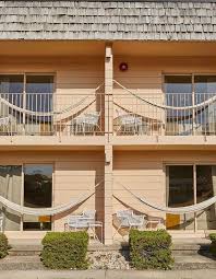 Designer Destination The June Motel In Sauble Beach Is A Retro Retreat In 2020 Palladian Blue California Vibe Exterior