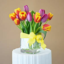 Arte floral deco floral beautiful flower arrangements white flowers beautiful flowers red roses white roses tropical. Chosen Tulips 16 Purple Red Yellow Tulips Arranged In Clear Glass Vase W603 In San Francisco Ca Fillmore Florist San Francisco