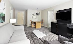 Ideally located to dining, entertainment and area attractions like carowinds theme park, nascar hall of fame and arrowood business district we will ensure your stay is comfortable and convenient. Hotels Near Carowinds Doubletree Charlotte Southpark